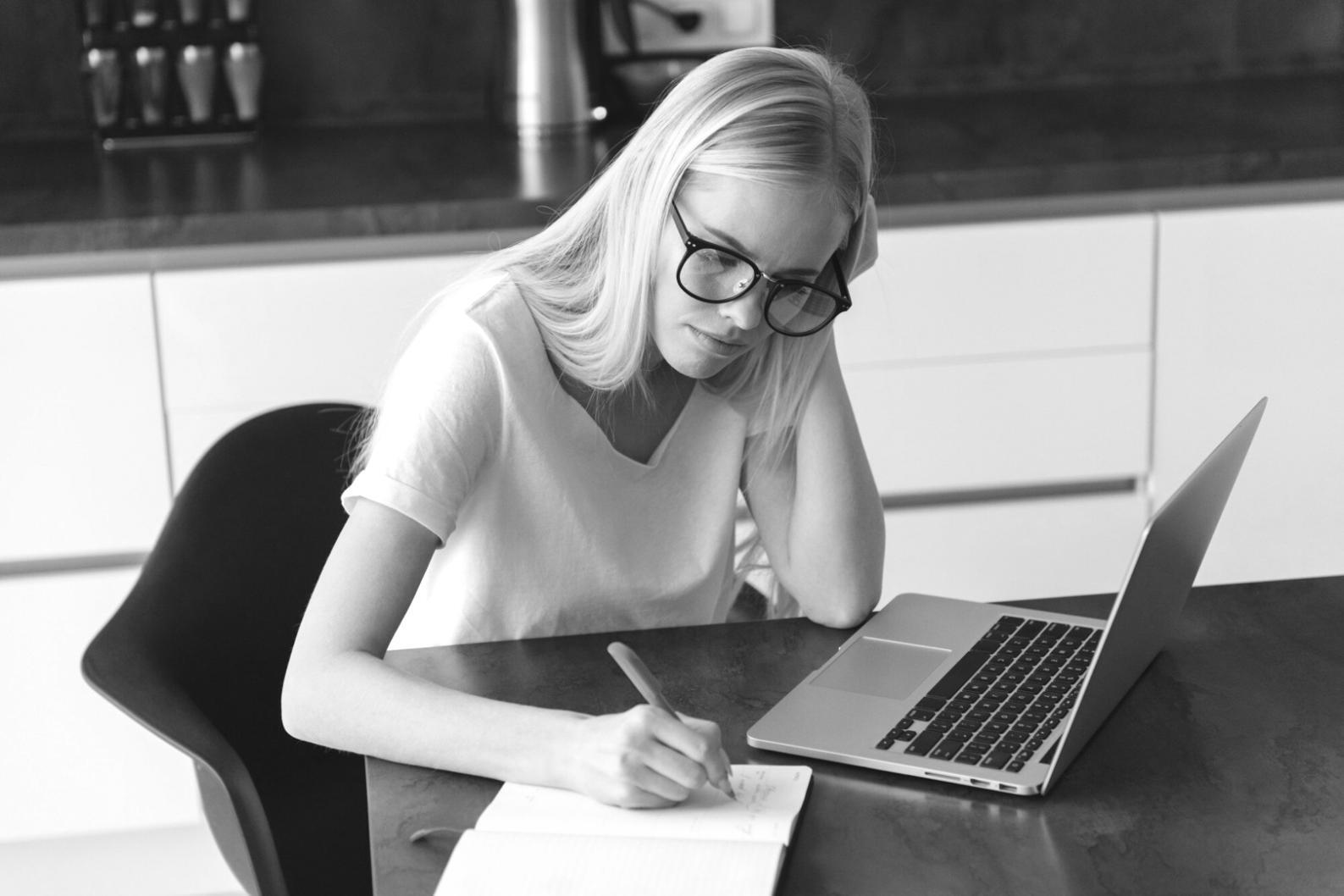 Environnement professionnel pour l'analyse de scénarios financiers
